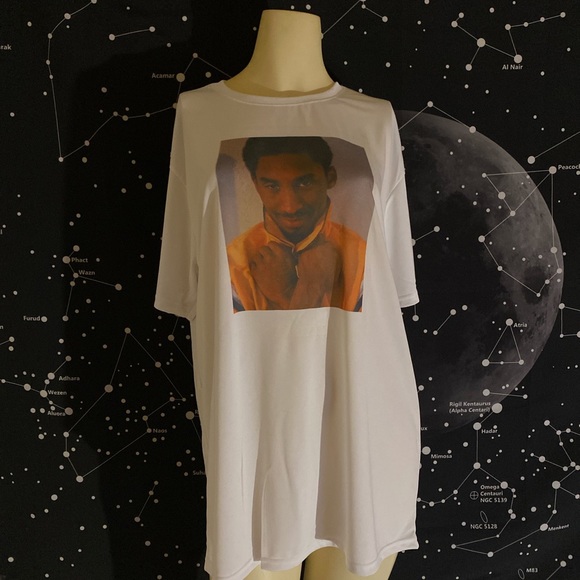 Kobe Bryant graphic tee. 💛💜 - Picture 1 of 4